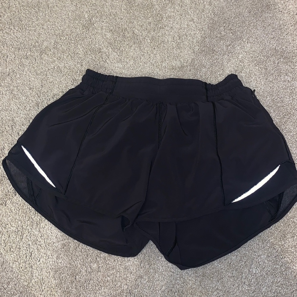 Lululemon Hotty Hot Low Rise Lined Short 4”